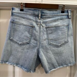 Arizona Jean Company  🆕🆕 Light Blue Distressed Stretch Denim Shorts Size 11